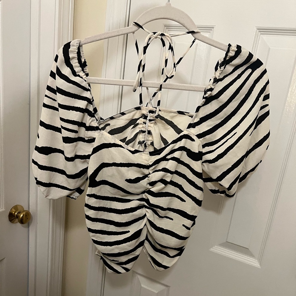 H&M Zebra Print Cropped Blouse, Size Medium - Picture 4 of 8